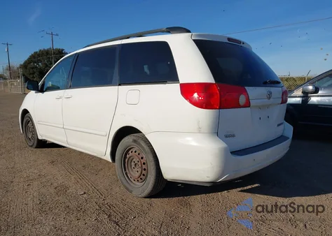 2010 Toyota Sienna Le z USA, uszkodzony, nr VIN 5TDKK4CC7AS327199